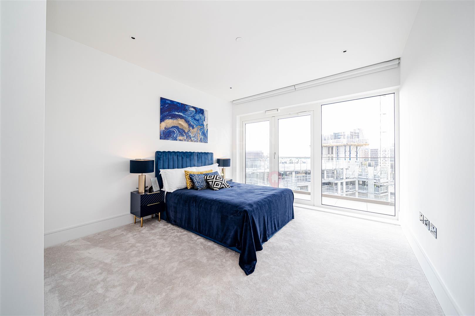 Lincoln Apartments, Fountain Park Way, London